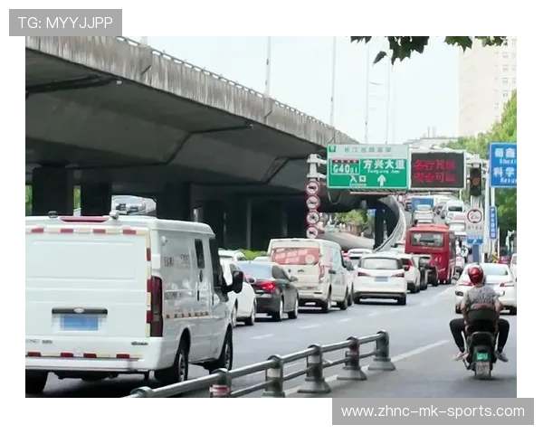 武汉三镇多点跑动引发混乱，禁区险象环生